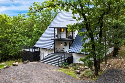 Exterior Retreat: Stunning A-frame design surrounded by lush greenery for ultimate relaxation!