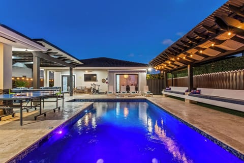Outdoor pool, sun loungers