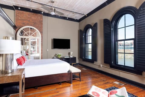 King bed with stunning riverfront and city views