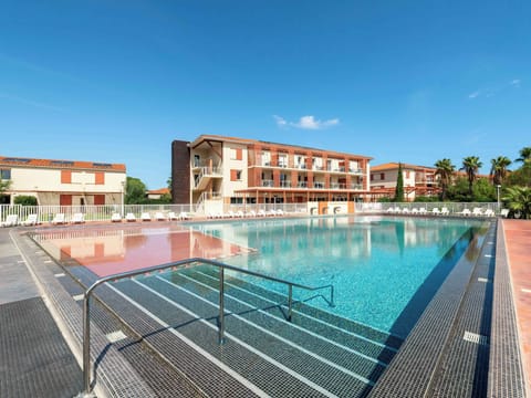 Dive into crystal-clear pool paradise!