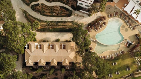 2 outdoor pools, pool umbrellas, sun loungers