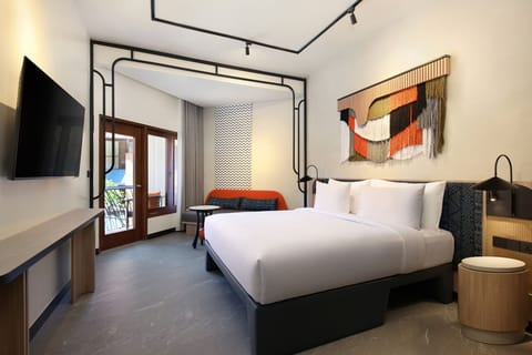In-room safe, desk, WiFi (free), bed sheets