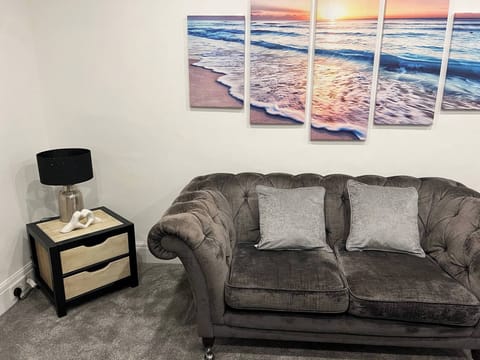 Apartment, 2 Bedrooms, Smoking | Living area