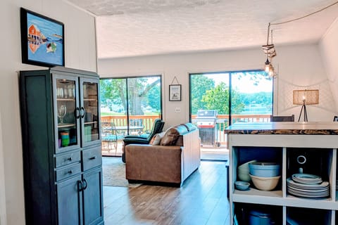 House, Multiple Beds, Patio (Dock Sun Point) | Living area