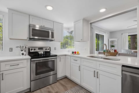 With everything you need at your fingertips, it's a space that brings everyone together, from quick breakfasts to laid-back, home-cooked meals.