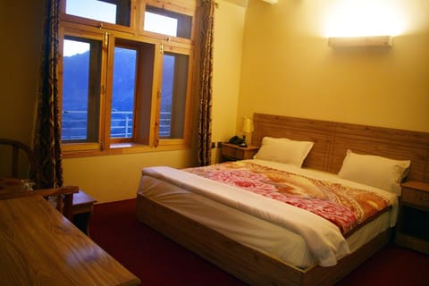 Deluxe Double Room | Iron/ironing board (on request), WiFi (free)