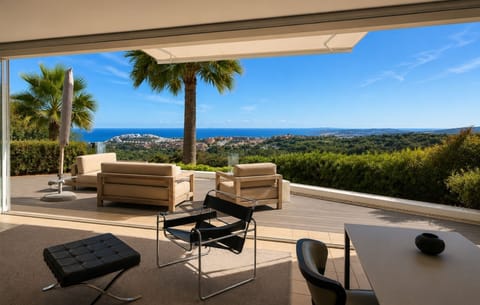 Terrace & sea view