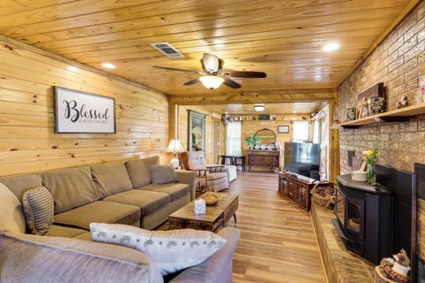 Mount Ida Vacation Rental | 2BR | 1BA | 1,092 Sq Ft