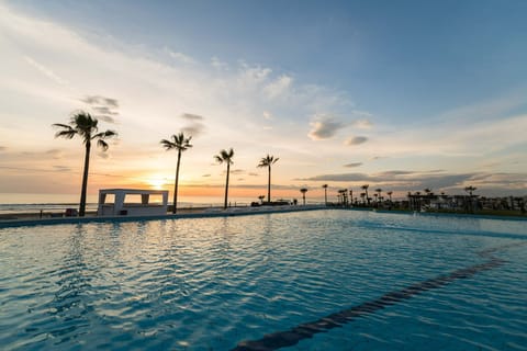 3 outdoor pools