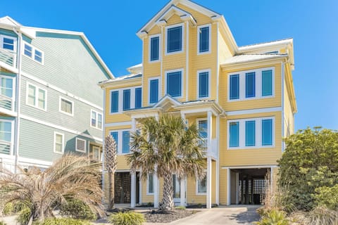 Sea Escape Streetside Exterior