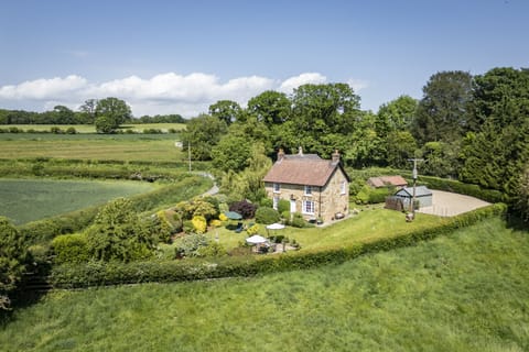 Virginia Cottage, Brandsby: Nestled on the edge of the stunning Howardian Hills