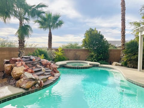 Private Pool (NOT Heated)