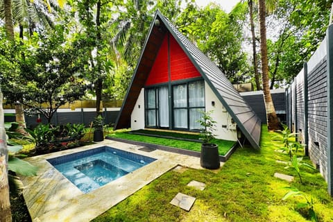 Luxury Villa, Balcony, Pool View | Soundproofing, free WiFi
