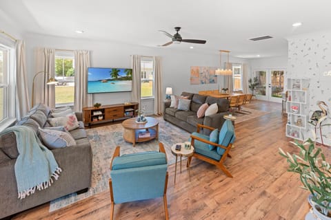 Enter the front door to Salt Air Stay to a warm and inviting living room with a smart TV and plenty of games!