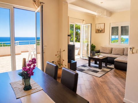 Deluxe Suite, Terrace, Sea View | Living room | 30-inch Smart TV with satellite channels, Netflix, streaming services