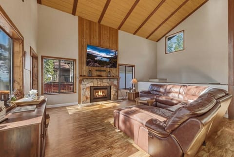 Gas fireplace & Smart TV