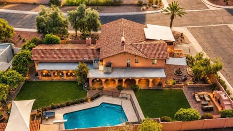 Desert Rose Private Yard with Pool and Hot Tub  (heat available with a fee)