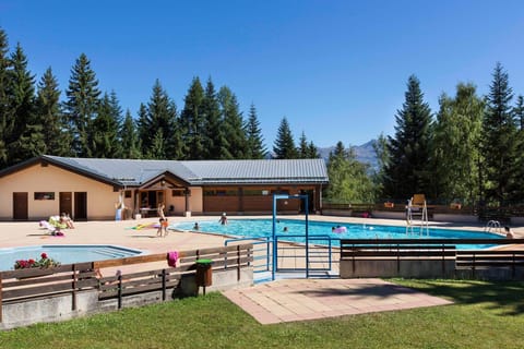 Holiday Home Swimming Pool