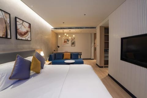 Superior Studio, Balcony, City View | Desk, free WiFi, wheelchair access