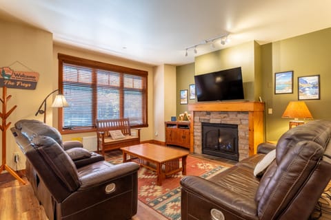 Living room w/ comfortable seating area.