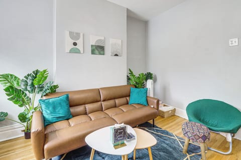 Apartment (3 Bedrooms) | Front of property