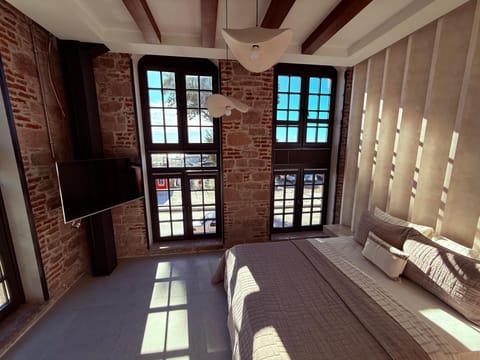 Superior Double Room, Sea View | Laptop workspace, free WiFi, bed sheets