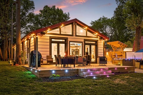 The deck that does it all — dine, lounge, soak, repeat.