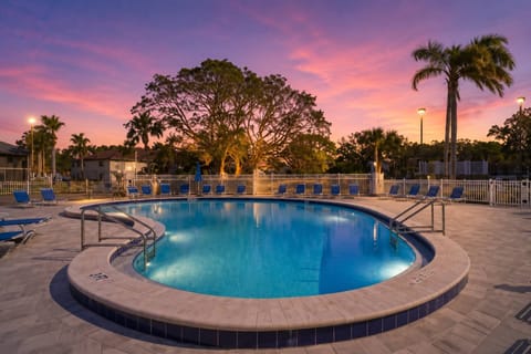 Twilight swims and palm-lined evenings await at this beautifully refreshed resort-style community pool