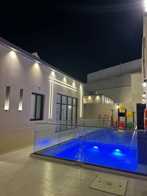 10 outdoor pools