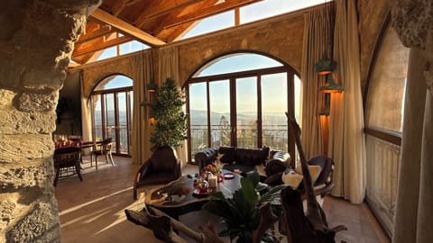 Royal Suite, Mountain View | Living area