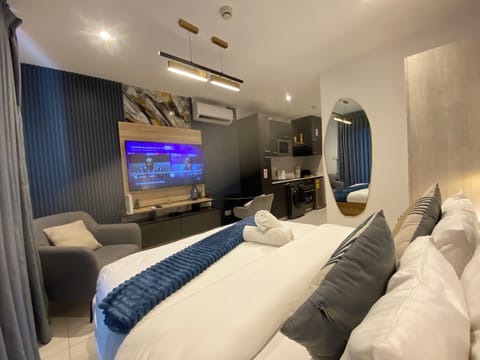 Studio Suite, City View | Iron/ironing board, WiFi (free)