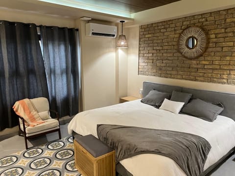 Luxury Suite | In-room safe, WiFi (free)