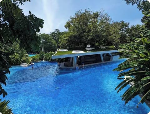 5 outdoor pools