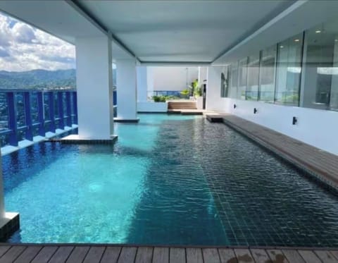 Outdoor pool, lifeguards on site