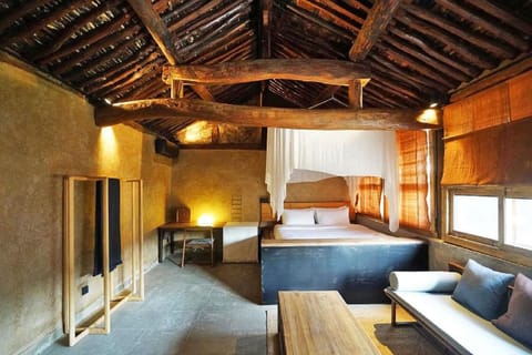 Premium Single Room, 1 King Bed, Ground Floor | Premium bedding, iron/ironing board (on request), WiFi (free)