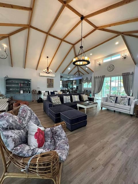 Villa, 6 Bedrooms, Private Pool | Living area | Books
