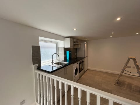 Elite Apartment | Shared kitchen | Full-size fridge, microwave, oven, stovetop