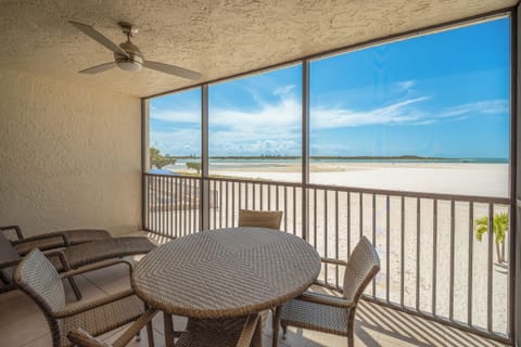 Enjoy Life At The Beach! Sweeping Views of the Gulf from your Lanai at Carlos Pointe 131