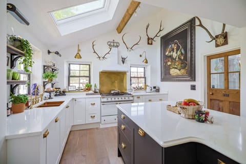 House (4 Bedrooms) | Private kitchen | Microwave, oven, stovetop, dishwasher