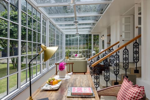 Heritage Room with Private Solarium | Living area