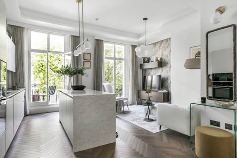 Kitchen & reception