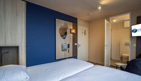 Unwind in bed with easy access to modern ensuite.
