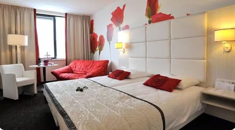 Relax into a stylish bed with inviting lounge seating.