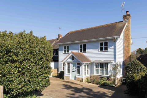 Stylish coastal home, moments from Itchenor harbour