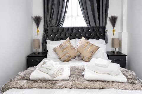 1 bedroom, bed sheets