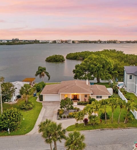 Welcome to Grand Oak at Seaview - Your dreamy Sarasota getaway!