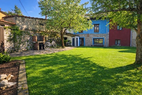 Property building,Garden,Balcony/Terrace