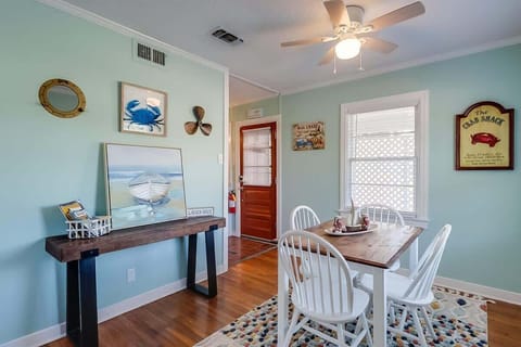 House, Multiple Beds, Garden View (The Cozy Blue) | 2 bedrooms, individually decorated, individually furnished, bed sheets