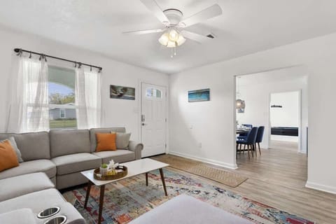 House, Multiple Beds, Pool Access, Garden View (Retreat by the Beach) | Living area