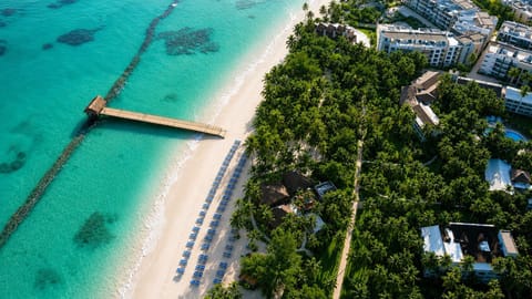 Private beach, white sand, sun loungers, beach towels